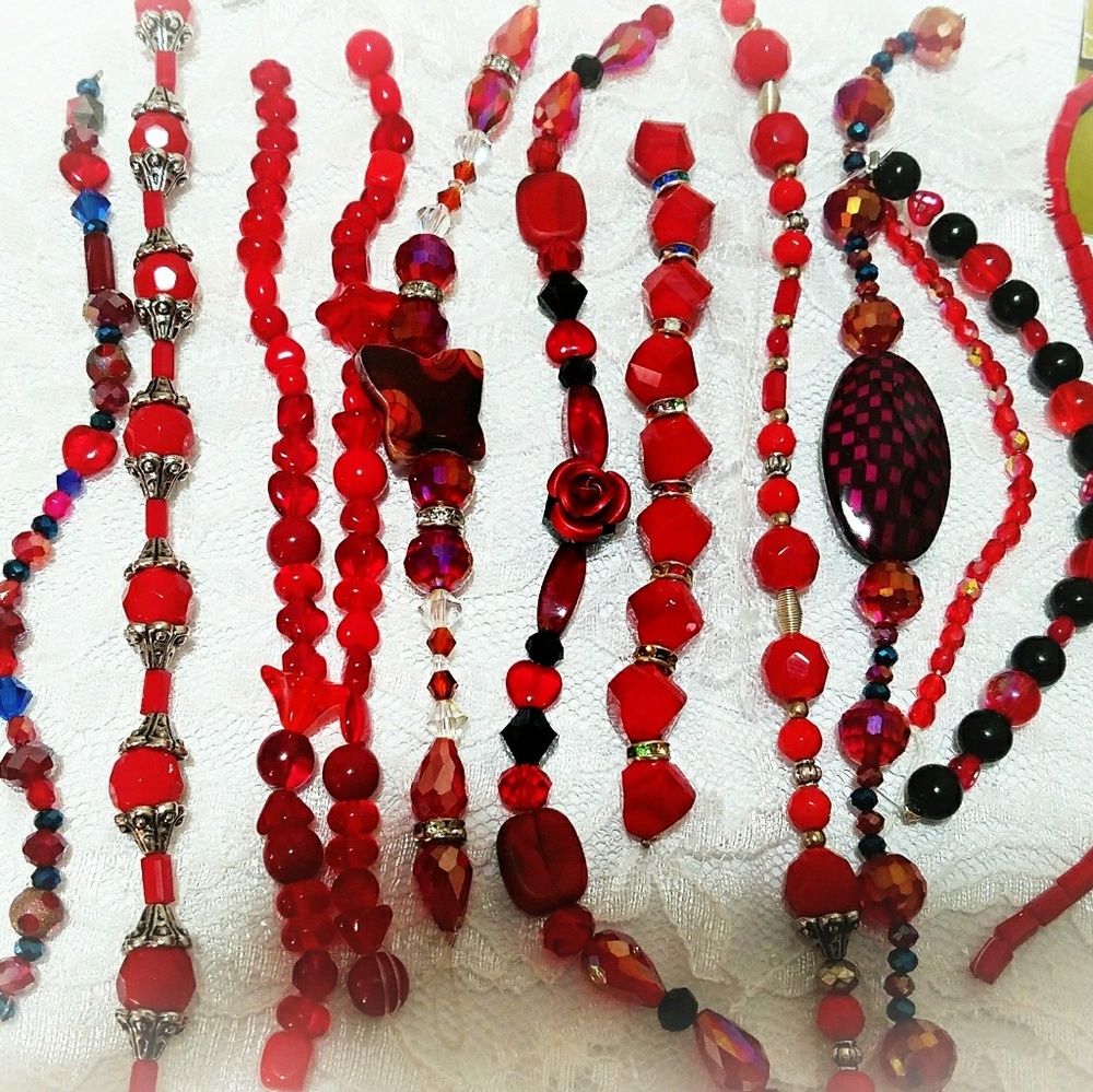 Red strands bead bundle